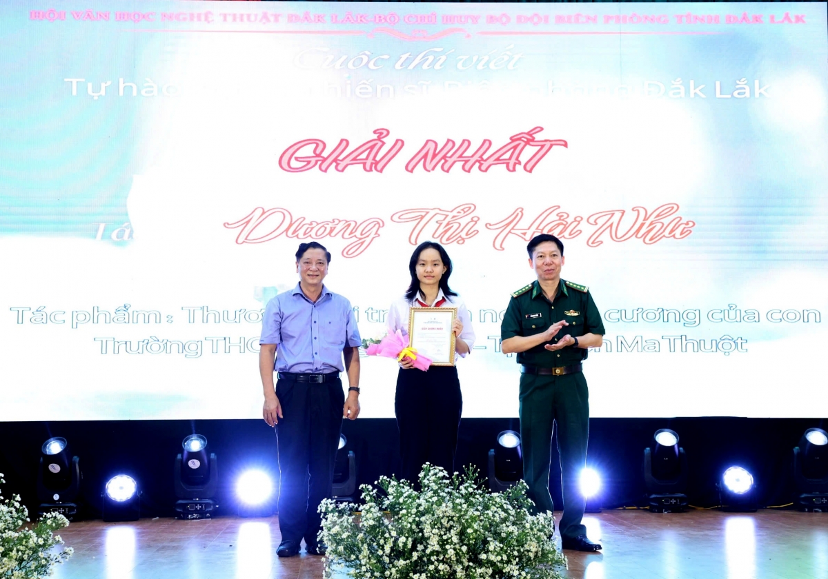 Nữ sinh lớp 8 giành giải nhất Cuộc thi viết Tự hào người chiến sĩ biên phòng Đắk Lắk